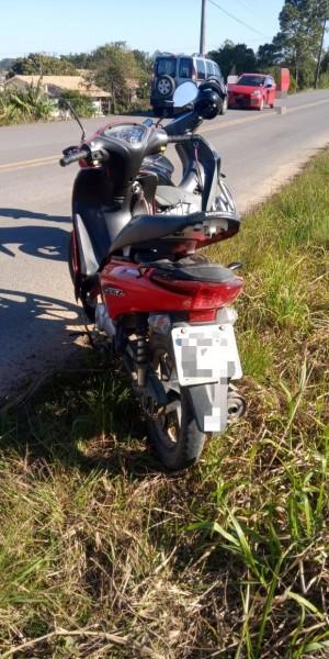 Colisão entre carro e motocicleta é registrada na BR-101, em Sangão