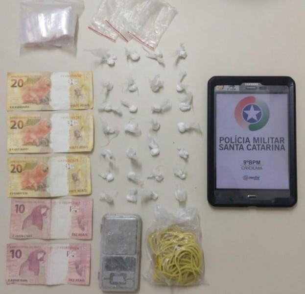 Cão da PM ajuda polícia a encontrar droga escondida em Criciúma 