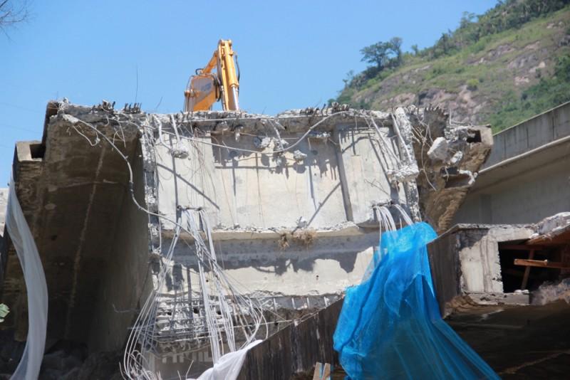 Ponte do Rio Tubarão foi removida neste domingo