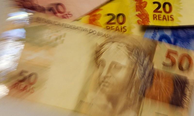 Bolsa sobe quase 10%, e dólar cai para R$ 5,08 em dia de recuperação