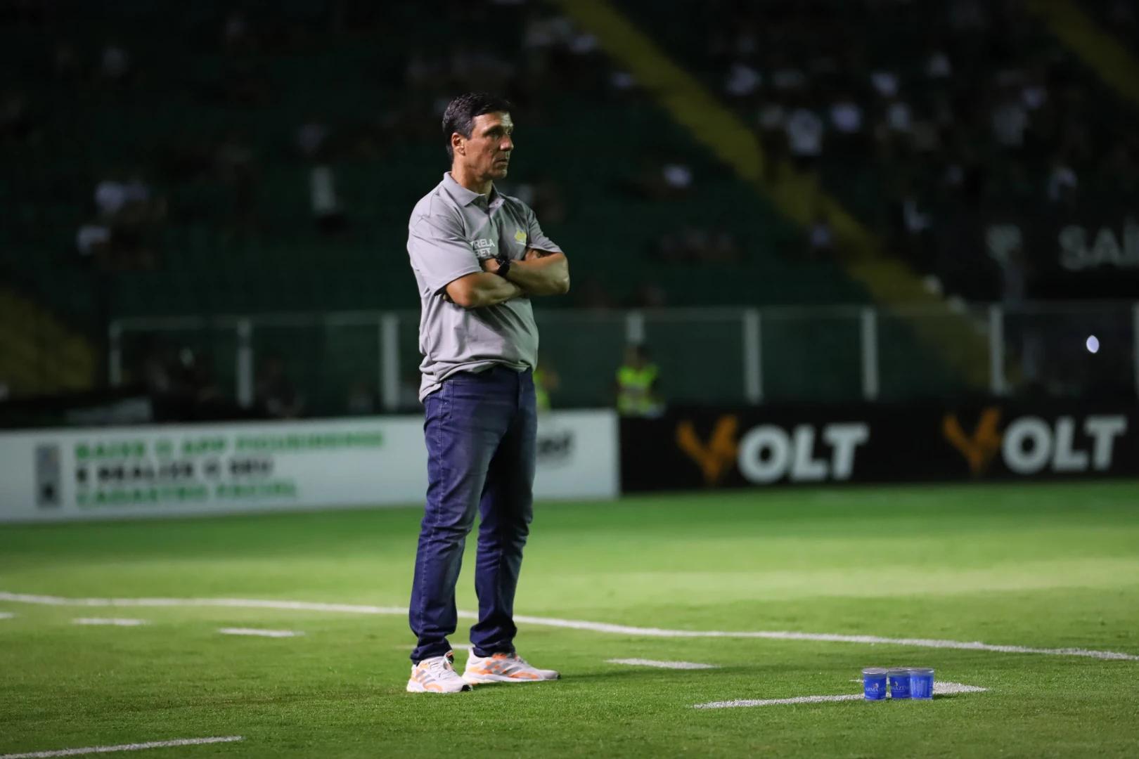 Zé Ricardo elogia elenco e avalia importância da vitória: 'será um ano de reconstrução’