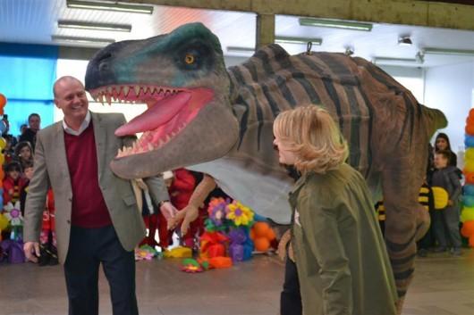 Museu de Zoologia da Unesc ganha dinossauro de presente