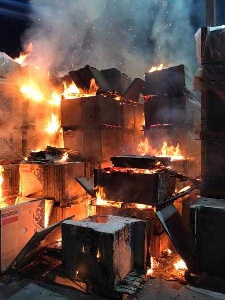 Incêndio atinge cerâmica no bairro Quarta Linha, em Criciúma 