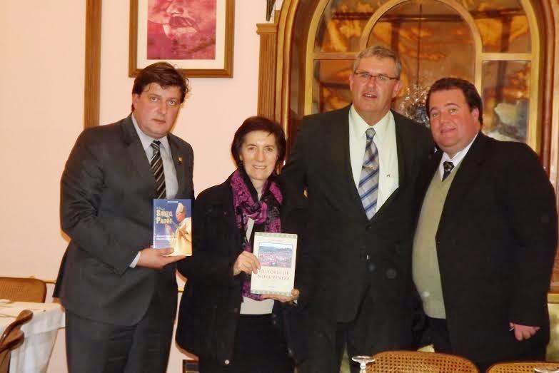 Apresentadora da TV italiana lança livro em Nova Veneza
