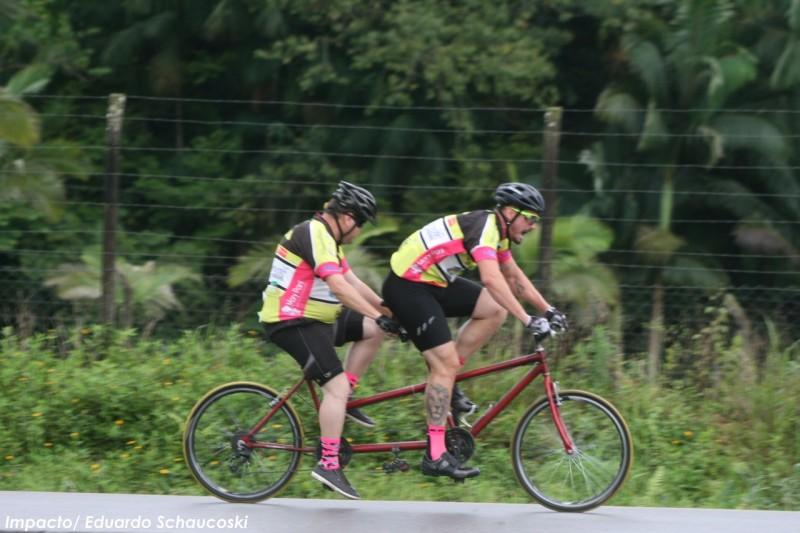Ciclistas de Siderópolis auxiliam criciumenses a conquistarem pódio nos Parajasc
