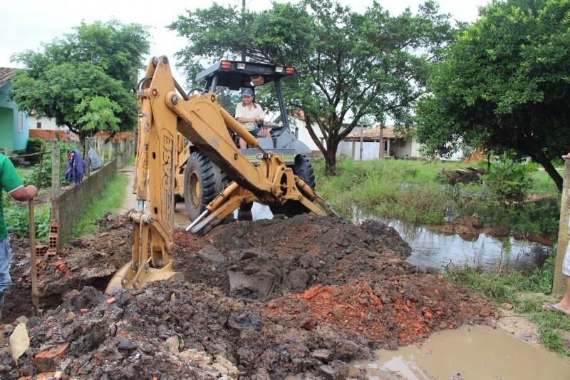 Bairros de Içara atingidos pelas chuvas recebem reparos de emergência 