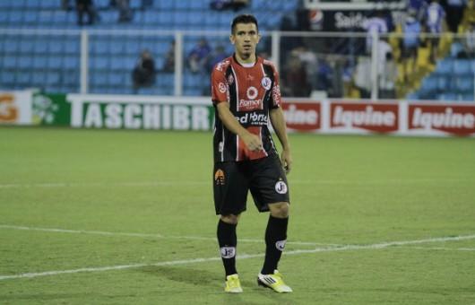 Ricardinho chega ao Majestoso e faz exames médicos