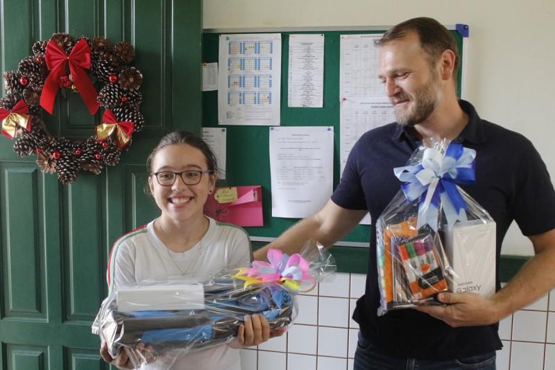 Aluna de Forquilhinha vence o concurso estadual CDL na Escola 