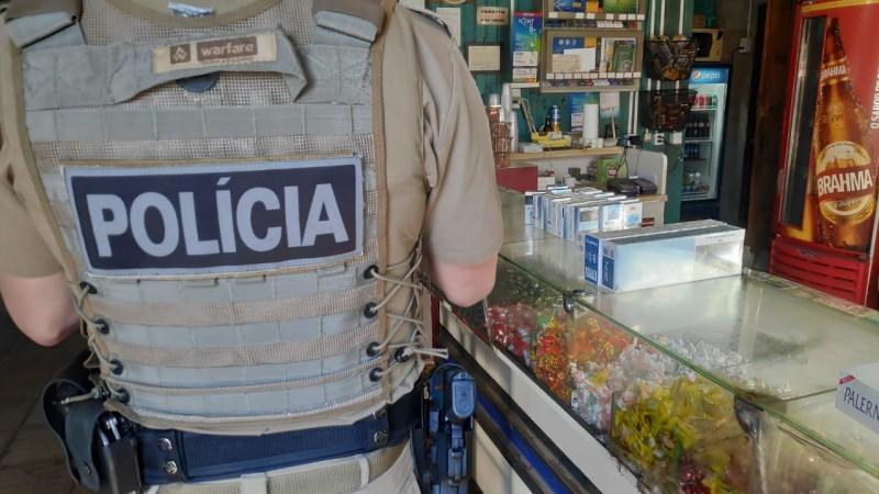 Homem é detido por comercializar cigarros contrabandeados do Paraguai