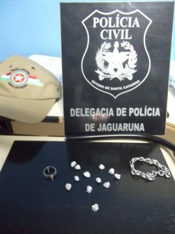 Polícia Civil de Jaguaruna prende traficante com 12 pedras de crack