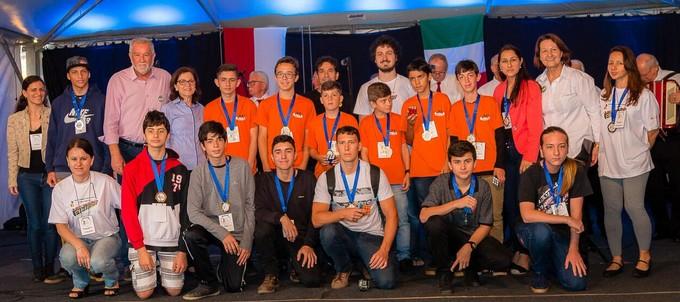 Escolas Hercílio Amante e Angelo De Luca vencem Regional de Cubo Mágico