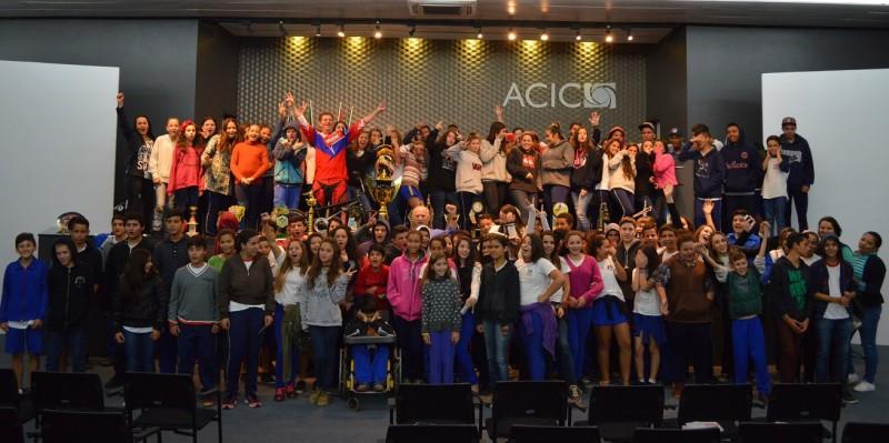 Multicampeão de bicicross, Tocha palestra para estudantes