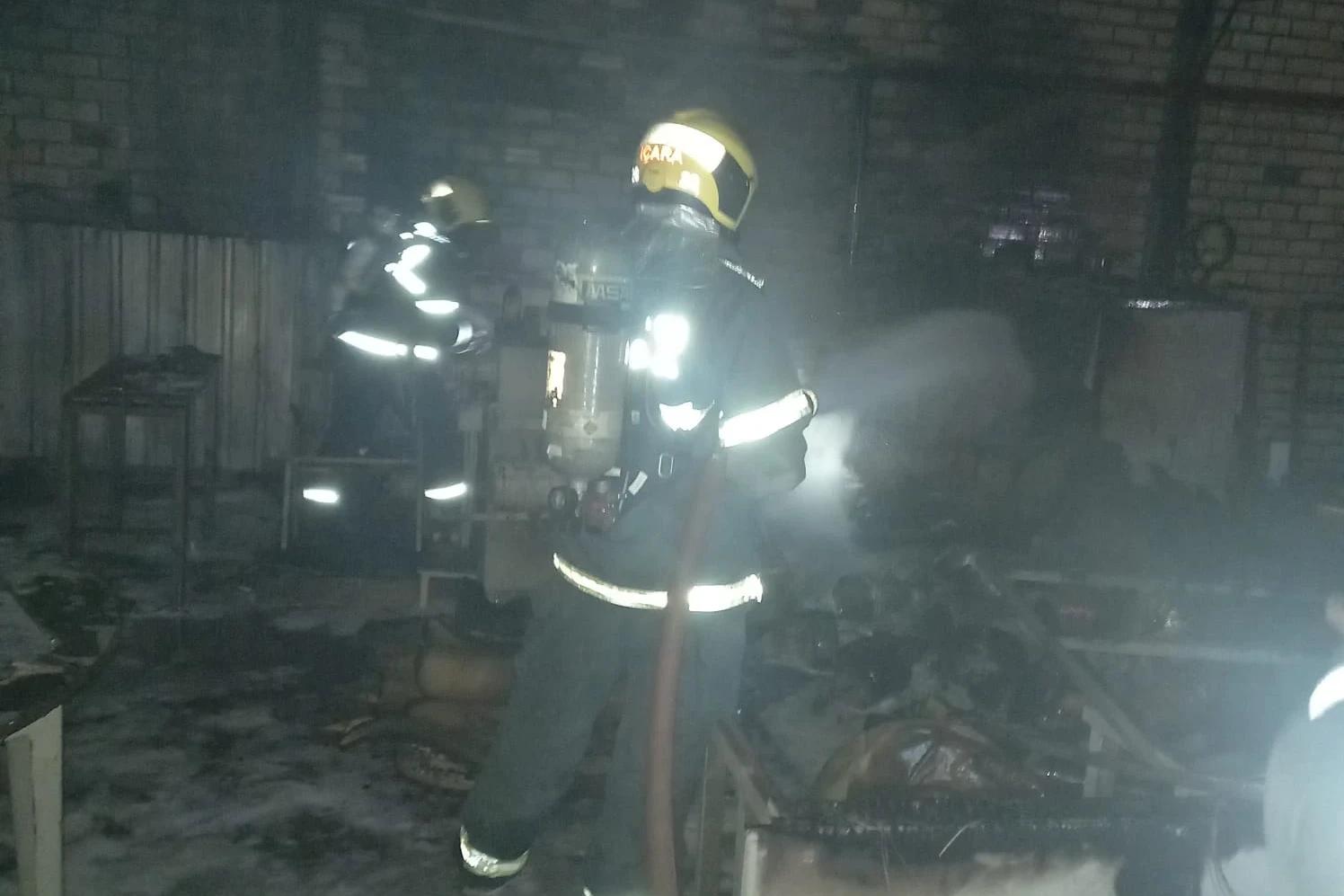 Empresa é atingida por incêndio em Içara