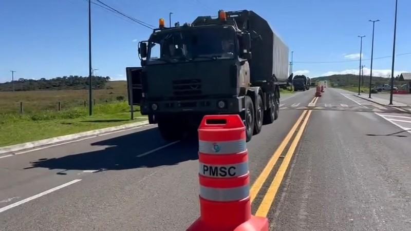 Serra do RIo do Rastro é bloqueada temporariamente para passagem de comboio