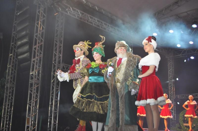Espetáculo inédito marca chegada do Papai Noel no Farol Shopping