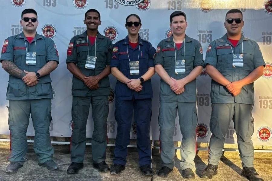 Bombeiros controlam foco de incêndio durante viagem a trabalho