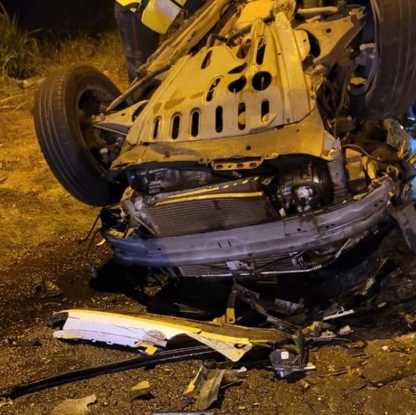 Motorista é hospitalizado em estado grave após colisão e capotamento em Criciúma