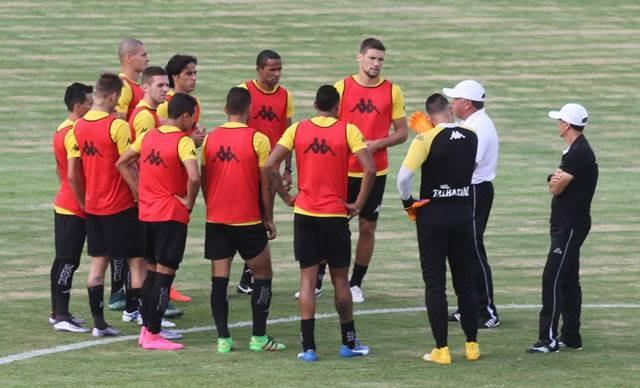 Cavalo testa time carvoeiro em treino contra o Sub-20