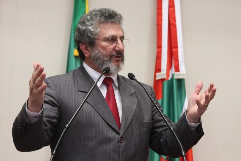 A farra sem fim das aposentadorias de governadores