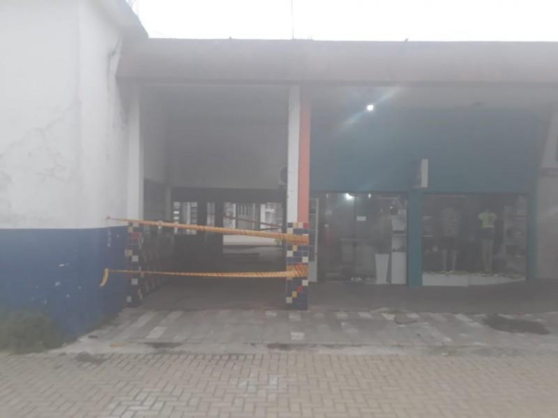 Bombeiros combatem incêndio em rodoviária desativada em Sombrio