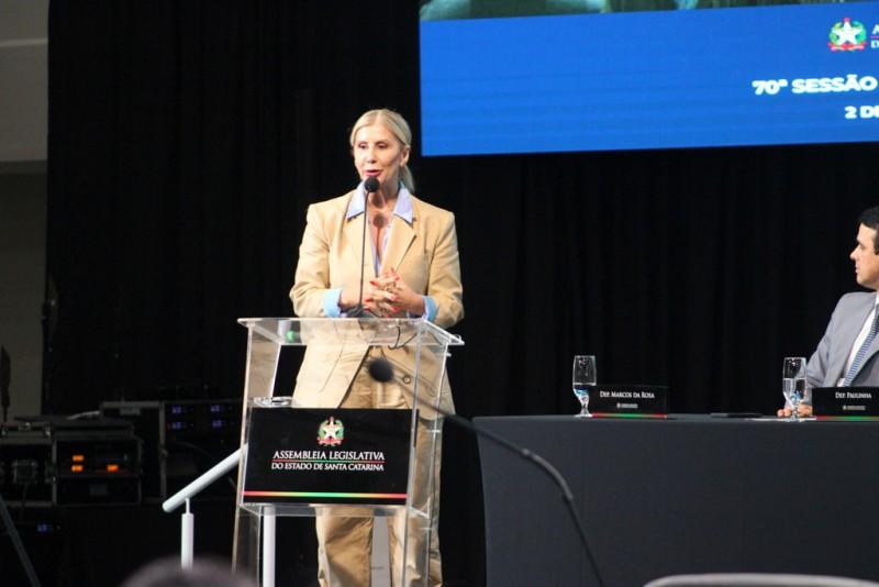 Reitora da Unesc apresenta os impactos de uma Universidade Comunitária em sessão da Alesc