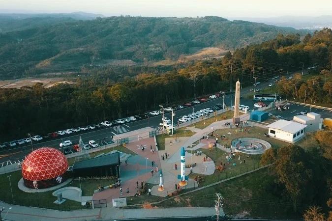 Pais e filhos poderão participar de oficina de criação de telescópios no Parque Astronômico