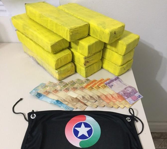 PM apreende dez quilos de maconha em Capivari de Baixo