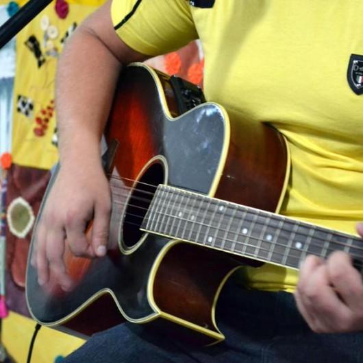 Roda de Violão vai animar chegada à Unesc nesta quinta-feira à noite