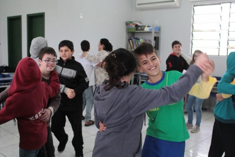 Em ritmo de JuliFest, escolas se preparam no Balneário Rincão
