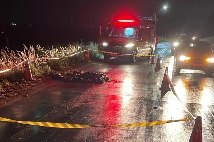 Motociclista morre após colisão contra caminhão na SC-370