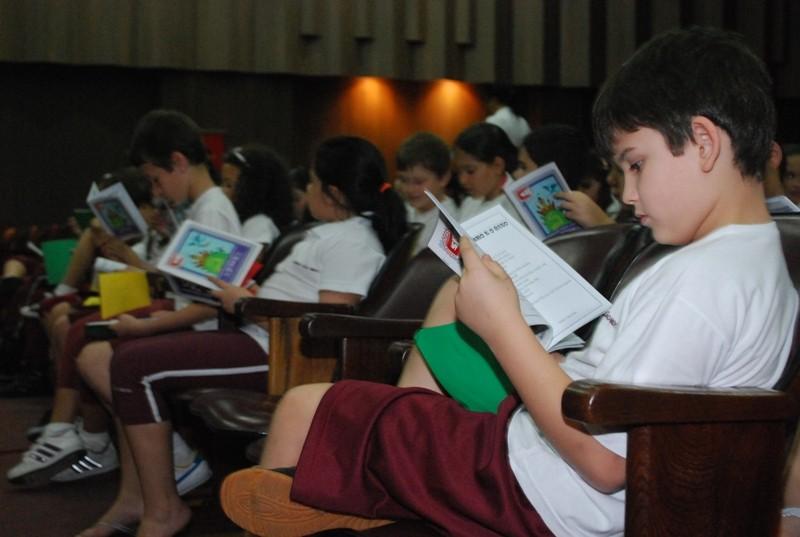Pequenos do São Bento lançam livro e expõem obras de arte