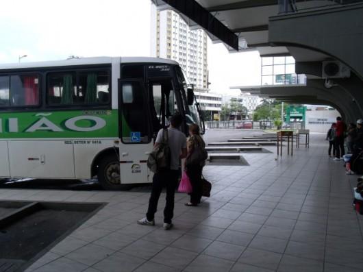 Movimento na rodoviária deve ser intenso a partir das 18 horas
