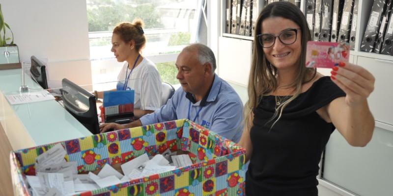 Mamães ganham R$ 400 de crédito para uso no comércio de Içara