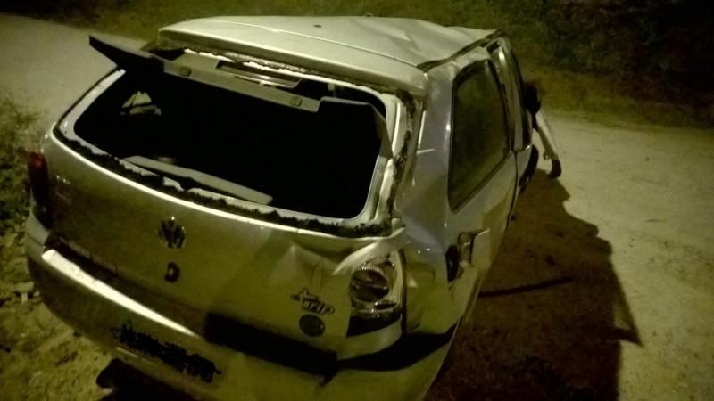 Motorista perde o controle da direção de veículo e capota na SC-445