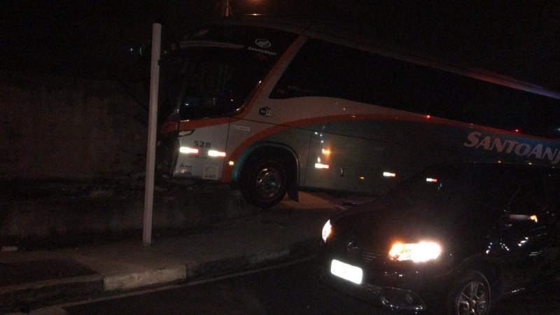 Colisão entre carro e ônibus deixa 12 feridos na Via Rápida em Criciúma