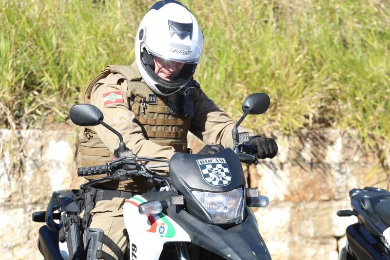 Assaltante utiliza facão para ameaçar funcionários e rouba padaria em Tubarão 