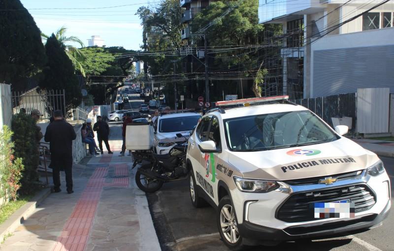 Motoboys se reúnem e encontram suspeito que aplicava golpes em entregas