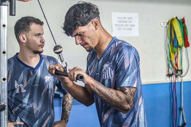 Elenco do Caravaggio se reapresenta e foca no duelo diante do Carlos Renaux
