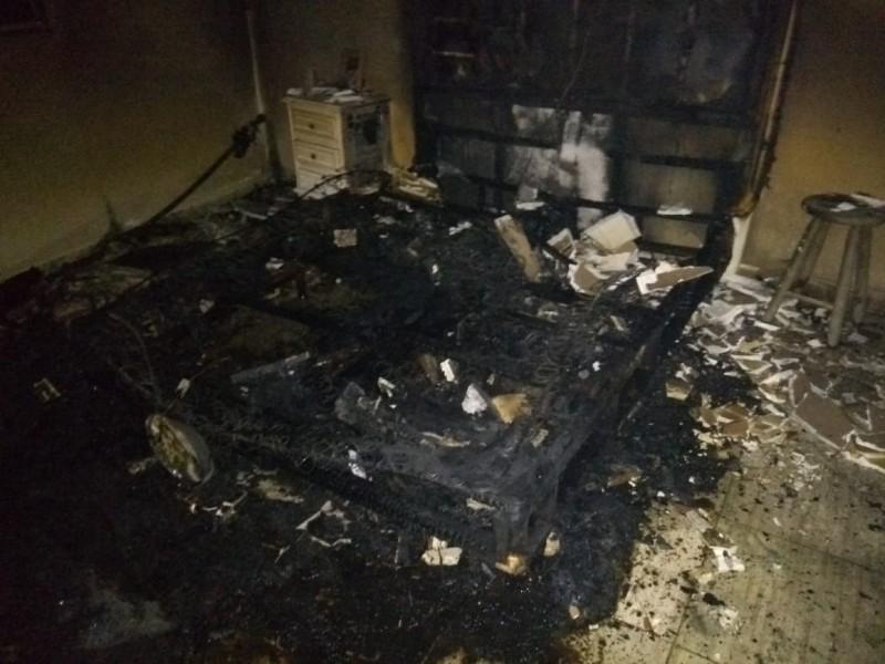 Residência de alvenaria é atingida pelo fogo