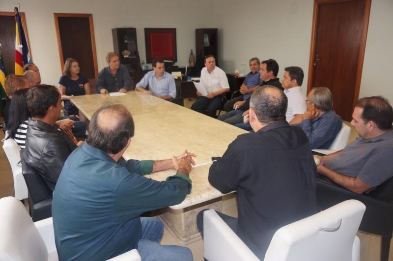 Escola em Hercílio Luz ganha nova quadra esportiva