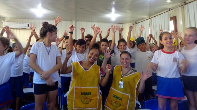 Ação educativa visa orientar alunos sobre o aedes aegypti no Centro de Zoonoses em Criciúma