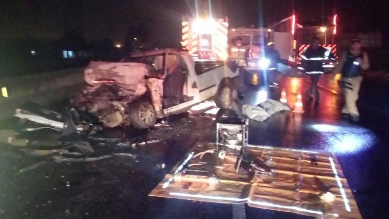 Motorista morre ao colidir de frente com caminhão