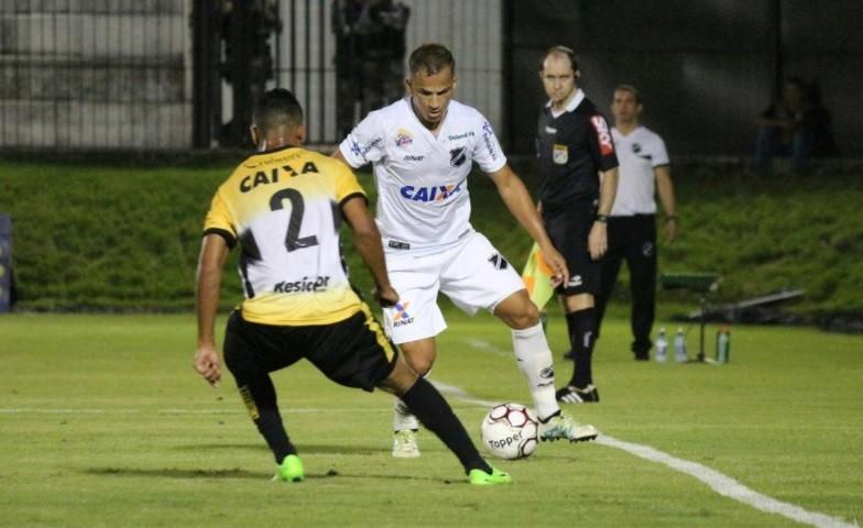 Tigre joga mal e toma virada do lanterna