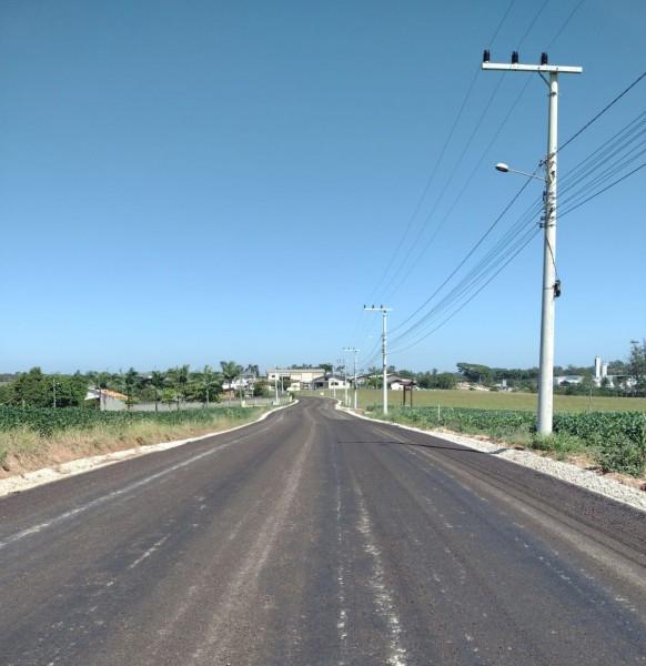 Içara: rodovia Francisco João Luiz começa a receber asfalto