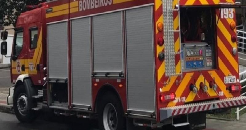 Jovem fica ferida após queda de motocicleta em Morro da Fumaça 