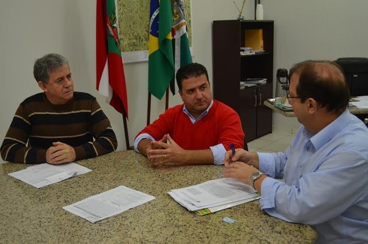 Urussanga assina mais de R$ 1 milhão em convênios com SDR