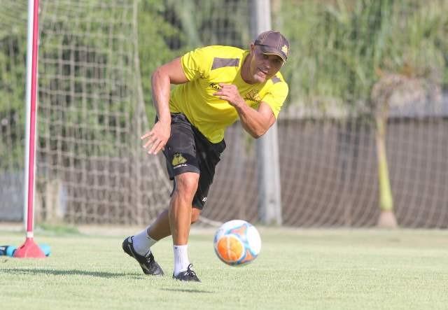 Bola para frente: Preparador de goleiros deixa o Criciúma