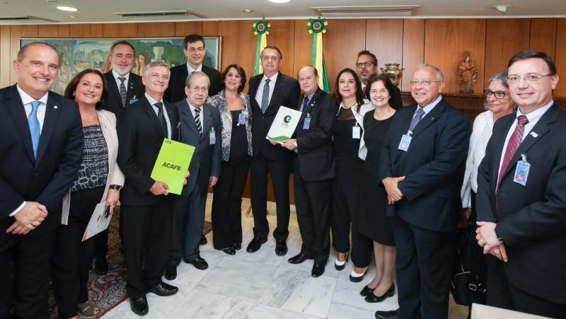 Jair Bolsonaro recebe representantes das universidades comunitárias de Santa Catarina
