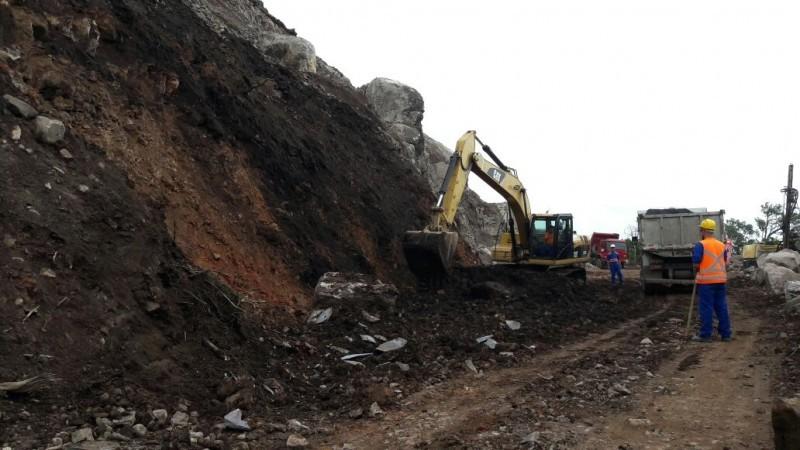 Prefeitos do Vale protestam contra obras paradas