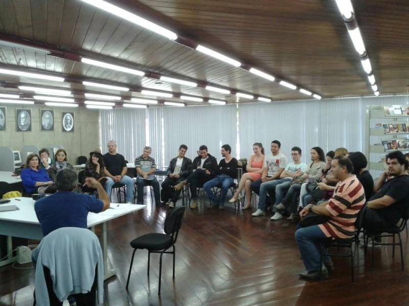 Oficina sobre Curadoria, Exposições e História é realizada na Galeria de Arte